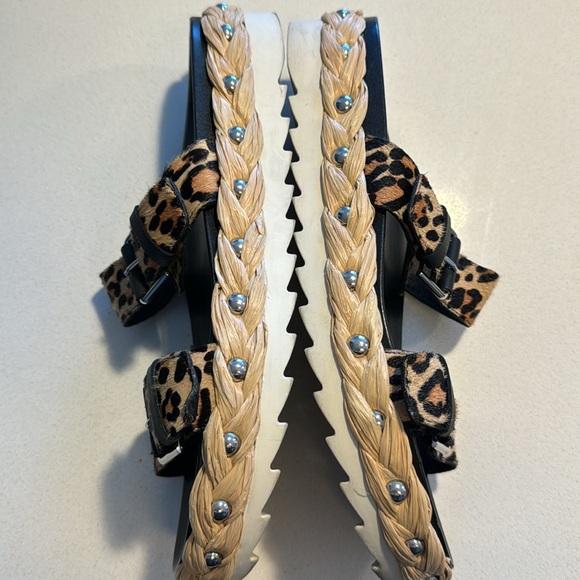 2 pair Donald Pliner sandals. Size 8.5 - Picture 3 of 10